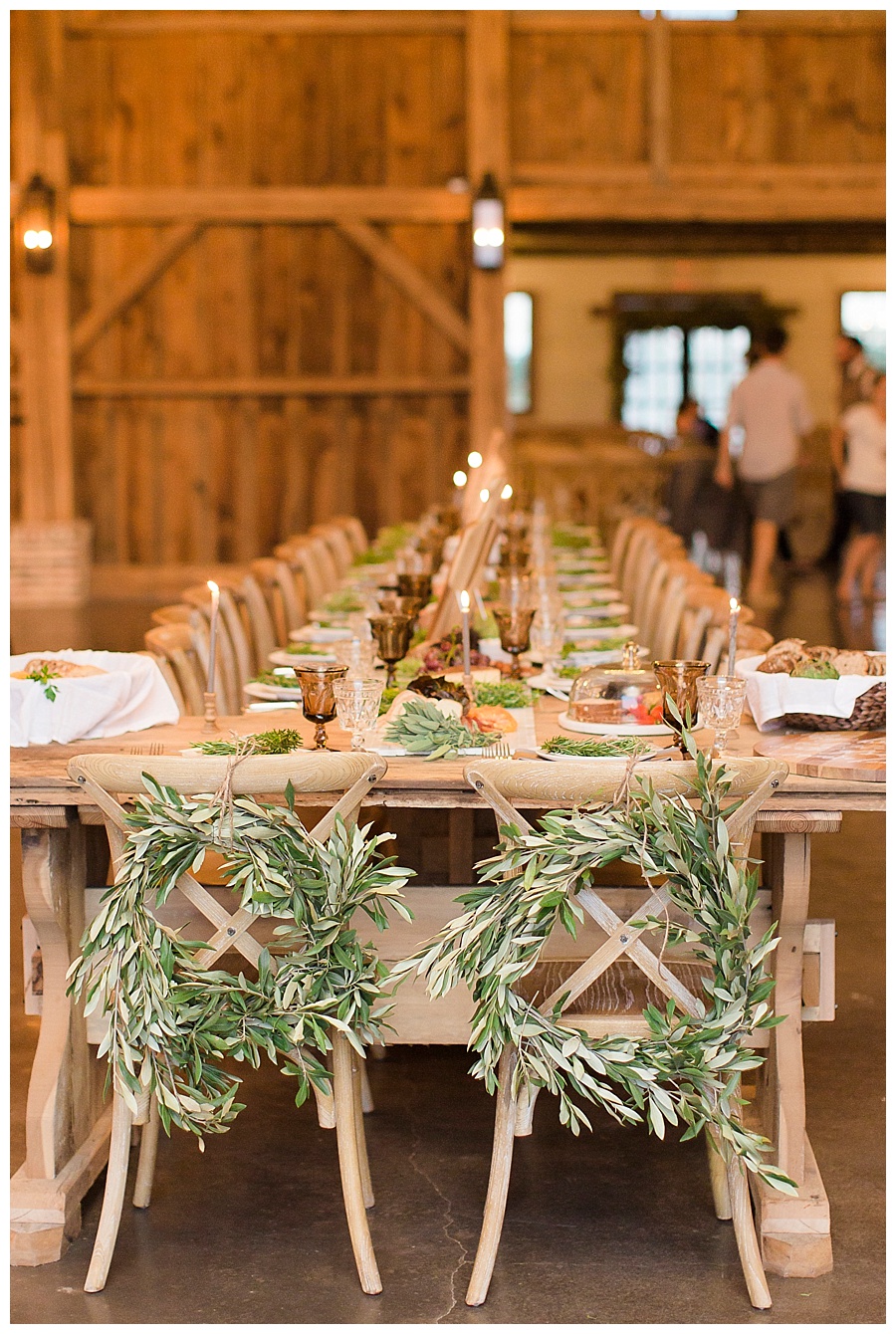 wedding-reception-long-table-greenery-family-style